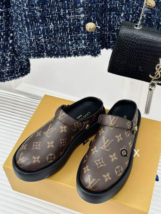 Picture of Louis Vuitton Slippers _SKULVsz35-39JX0104478